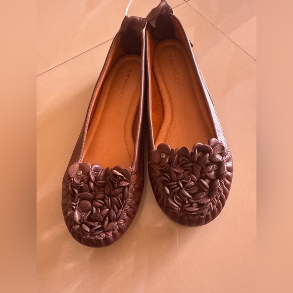 BCBG Max Azria flower flats shoes size 5.5 brown  new without tag - Picture 6 of 16